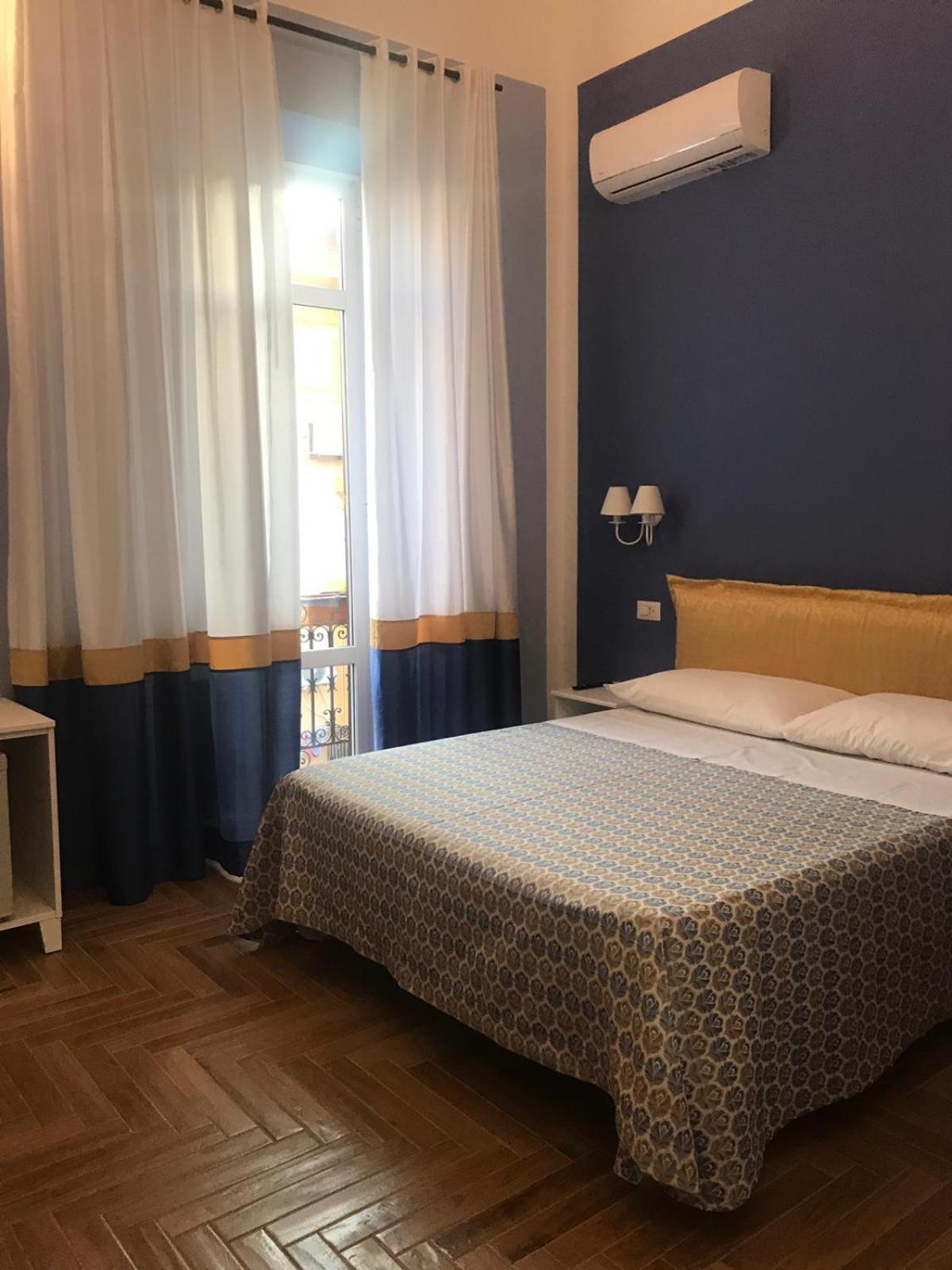 B&B I Due Teatri Napoli Ngoại thất bức ảnh
